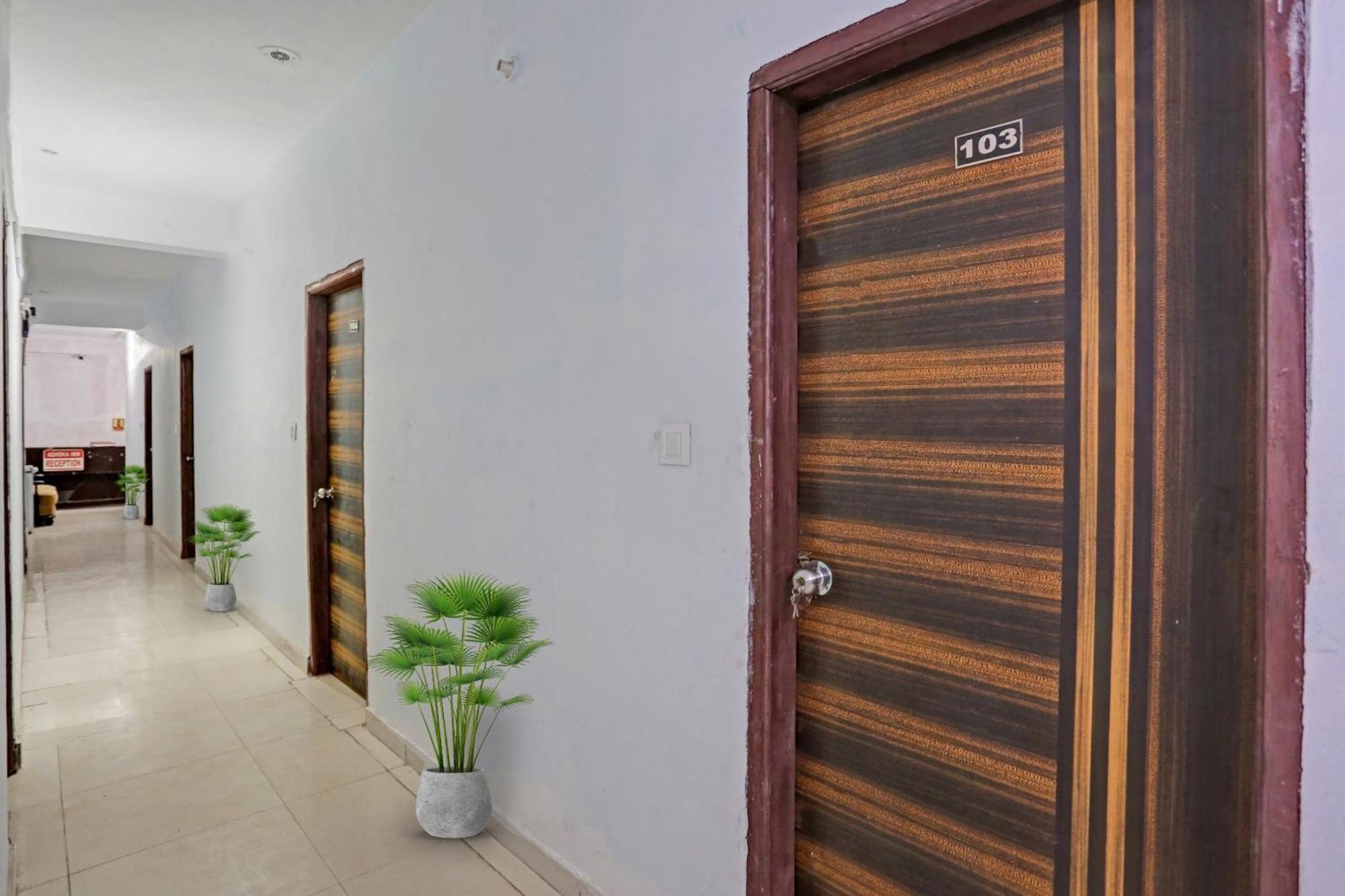 Hotel O Imperial Residency Near Dashrath Puri Metro Station New Delhi Eksteriør billede